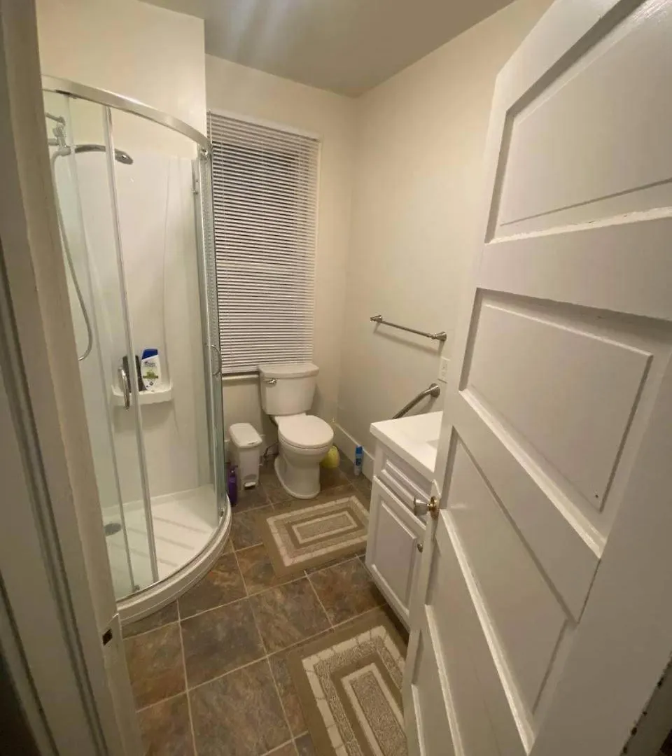 Rooms Available Downtown Winnipeg Guest house