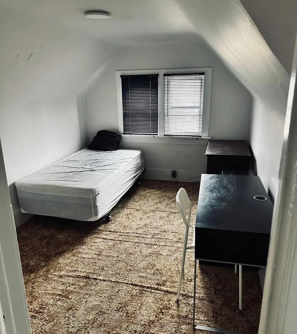 Guest house Rooms Available Downtown Winnipeg